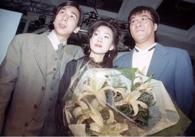 李麗珍前夫罕露面,與女友人貼臉合影顯親密,曾與天后林憶蓮相戀