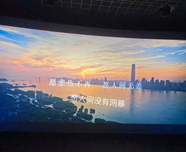 他們拿起了鍵盤,就以為自己是至高無上的神,悲傷逆流成河