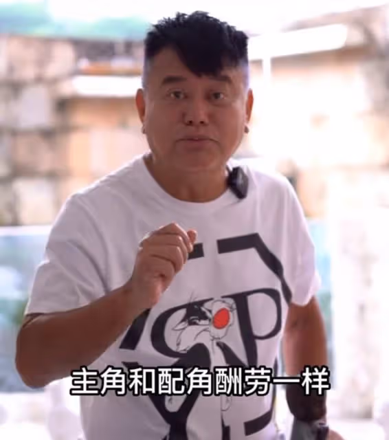 陳百祥開通社交帳號,拍視頻狂贊自己,稱演配角片酬跟主角一樣多