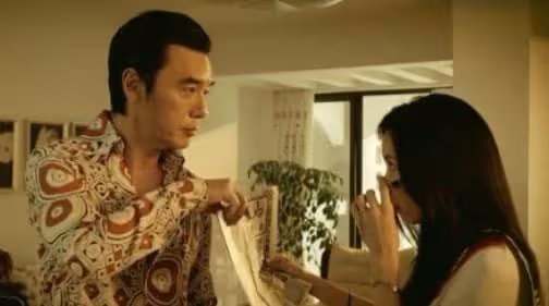 新婚夜,丈夫發現我不是處女,三天兩頭髮瘋,往我臉上潑硫酸