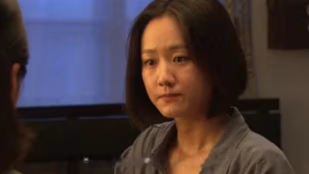 新婚夜,丈夫發現我不是處女,三天兩頭髮瘋,往我臉上潑硫酸