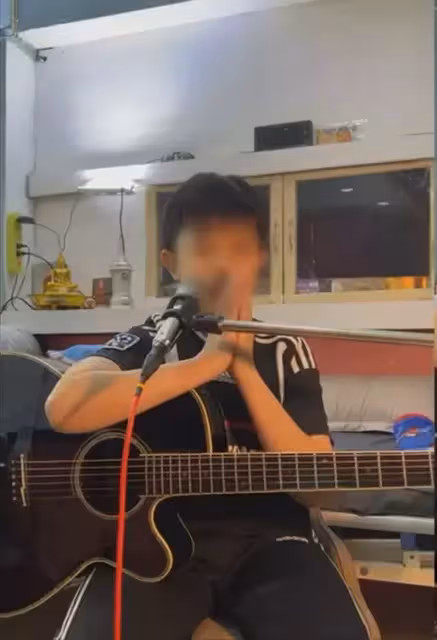 只剩我一個人!12歲男童開直播賣藝「籌亡父喪葬費」 「數度淚灑現場」畫面讓全網揪心