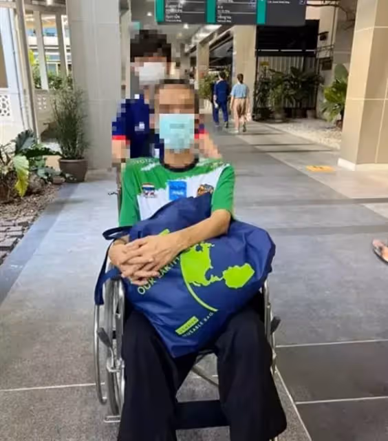 只剩我一個人!12歲男童開直播賣藝「籌亡父喪葬費」 「數度淚灑現場」畫面讓全網揪心
