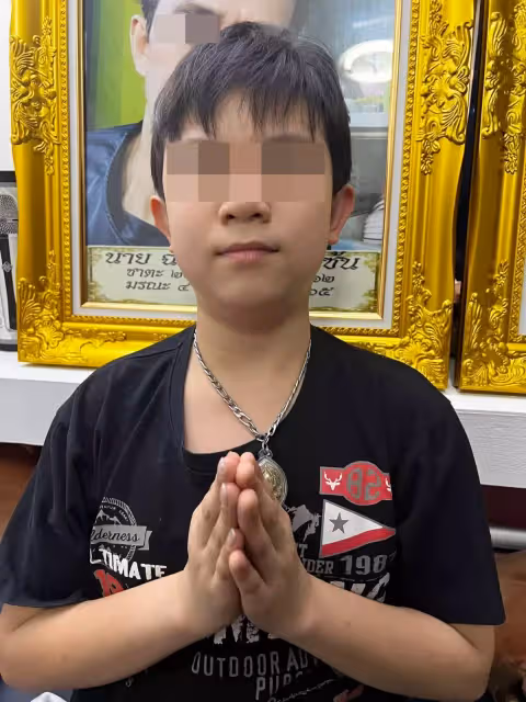 只剩我一個人!12歲男童開直播賣藝「籌亡父喪葬費」 「數度淚灑現場」畫面讓全網揪心