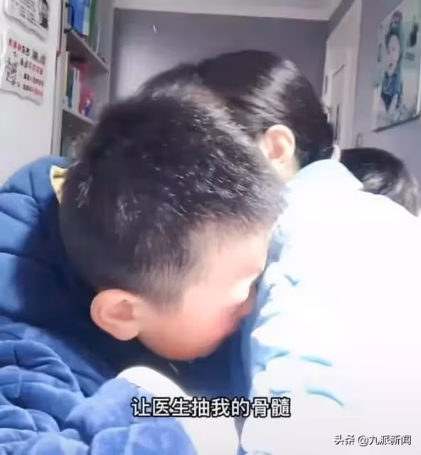 只剩我一個人!12歲男童開直播賣藝「籌亡父喪葬費」 「數度淚灑現場」畫面讓全網揪心