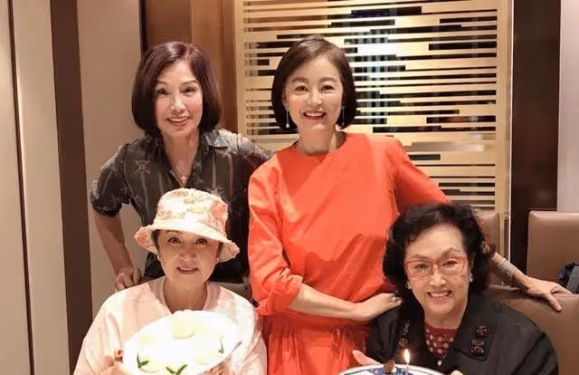 去年才因跌倒致腦出血,73歲著名影后香港休養,再被曝入院動手術