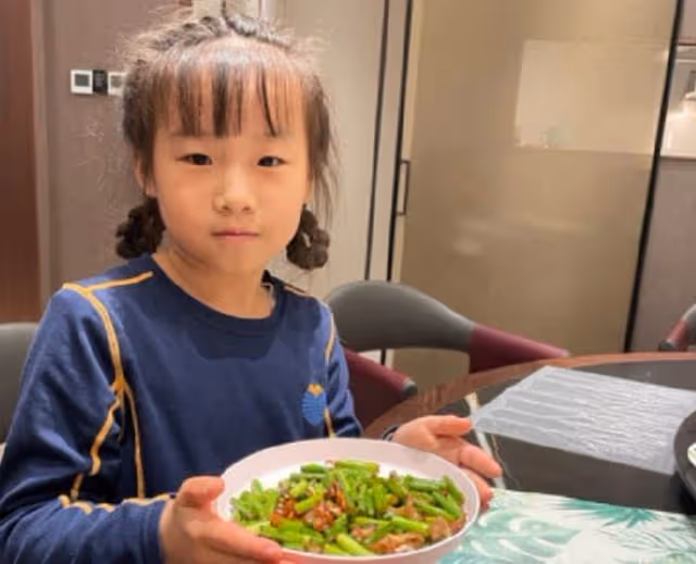 岳雲鵬養女兒太闊氣！送7歲嶽麓玥上國際學校，一年學費就超24萬