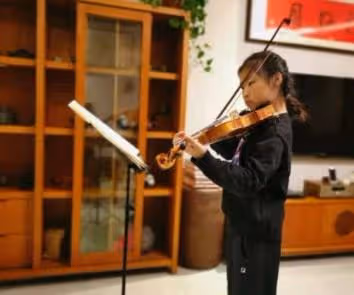 岳雲鵬養女兒太闊氣！送7歲嶽麓玥上國際學校，一年學費就超24萬