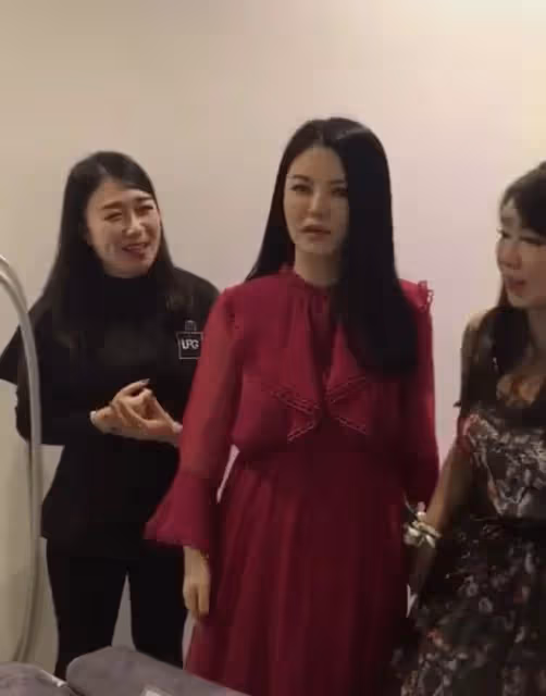 李湘暴瘦現身！腰肢纖細不輸王岳倫新女友，秀超大鑽戒疑好事將近