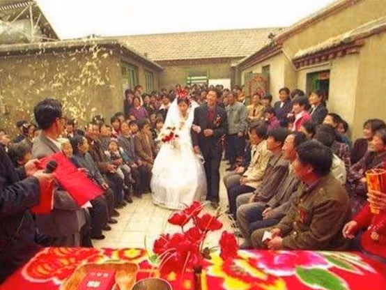 哥嫂去世後我撫養侄子,出差半年後回家,我把妻子攆回了娘家
