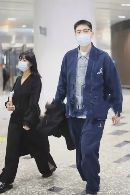 德雲社王九龍遭指控塌房！私下和女星大秀恩愛，收粉絲禮物送女方