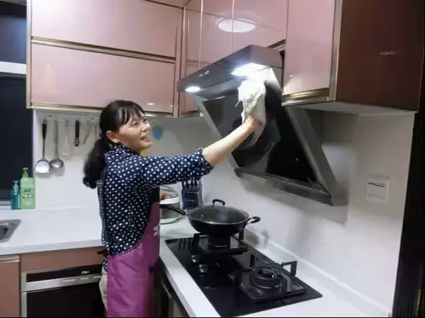 「新型啃老」正在上演,56歲大媽哭訴:陪伴式啃老是我晚年的噩夢