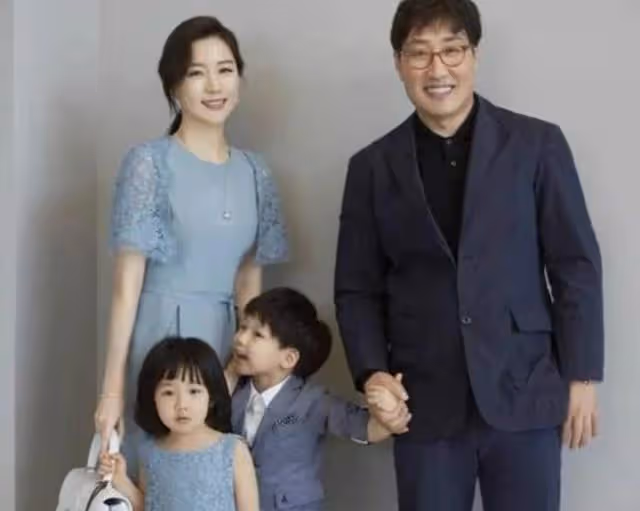 給烏克蘭捐款的李英愛,跟劉濤一樣替夫還債,學腹語只為罵人