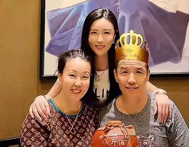初代「趙四」被曝要離婚,當場打架用腳踢老婆,後者狂購物惹爭執