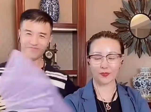 初代「趙四」被曝要離婚,當場打架用腳踢老婆,後者狂購物惹爭執