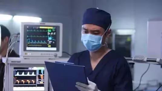 母親病重病危,女兒從不回家,父親大罵不孝,意外撞見了女兒遺像