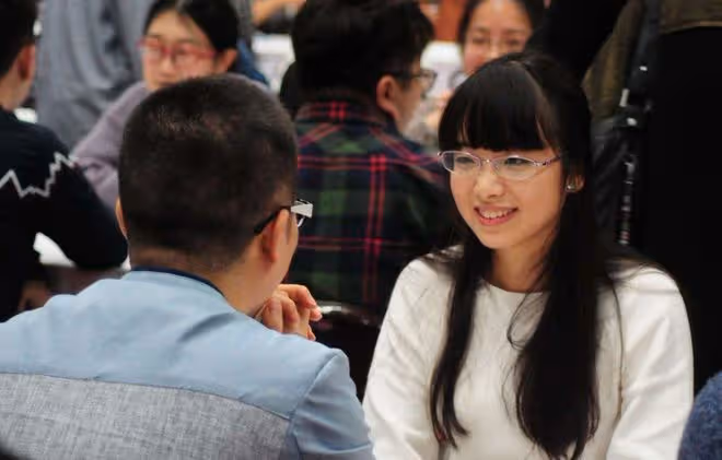 老公生病,準備賣陪嫁房救他,病房門口來個人探望,決定離婚