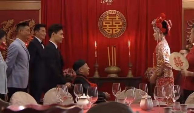 喜事！TVB《愛回家》蓮輝CP經歷風雨終於訂婚，求婚地在初戀Cafe