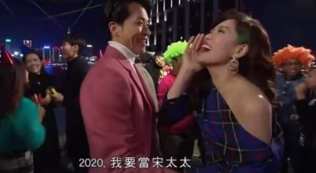 喜事！TVB《愛回家》蓮輝CP經歷風雨終於訂婚，求婚地在初戀Cafe