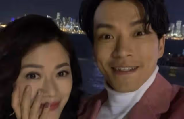 喜事！TVB《愛回家》蓮輝CP經歷風雨終於訂婚，求婚地在初戀Cafe