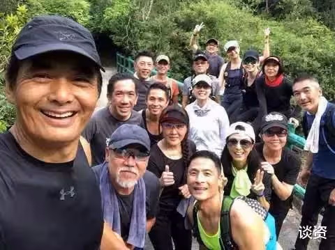 別等退休才做!65歲周潤發「組建明星登山隊」超猛 天天出發「身兼數職不服老」燦笑:是夢想