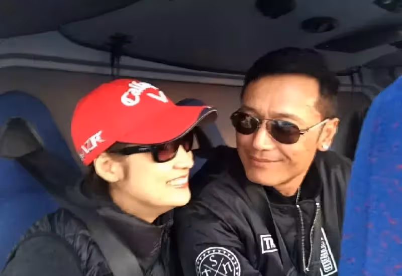苗僑偉戚美珍:一張照片感動網友,最好的愛情是與你一起慢慢變老