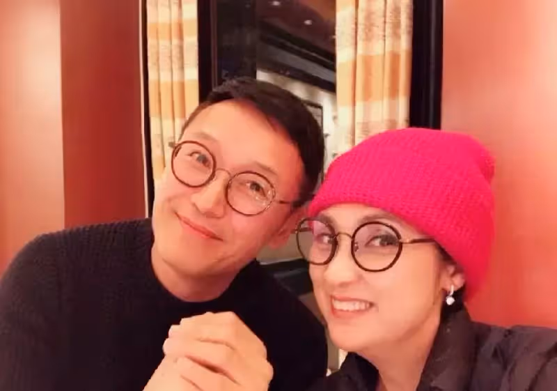 苗僑偉戚美珍:一張照片感動網友,最好的愛情是與你一起慢慢變老