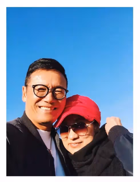 苗僑偉戚美珍:一張照片感動網友,最好的愛情是與你一起慢慢變老