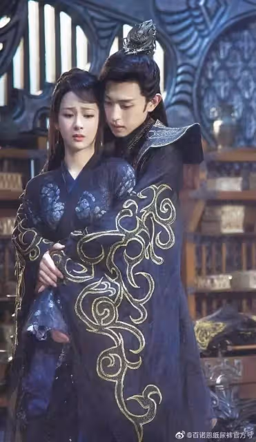 盤點《香蜜沉沉燼如霜》鄧倫旭鳳所有裝扮,最後一張又酷又燃!