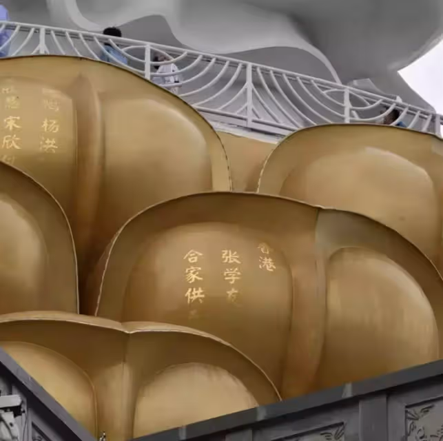 簡直豪橫,張學友聖像刻字,一個名字花費478萬,中心位置堪稱一字千金,網友:為了家人一切都值得!