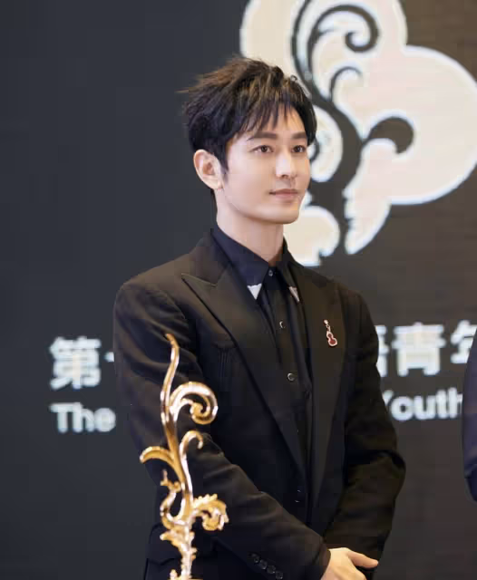 黃曉明拍戲太敬業,主動要求被泡麵潑滿臉,耐心安撫小演員顯父愛