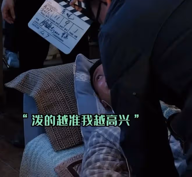 黃曉明拍戲太敬業,主動要求被泡麵潑滿臉,耐心安撫小演員顯父愛