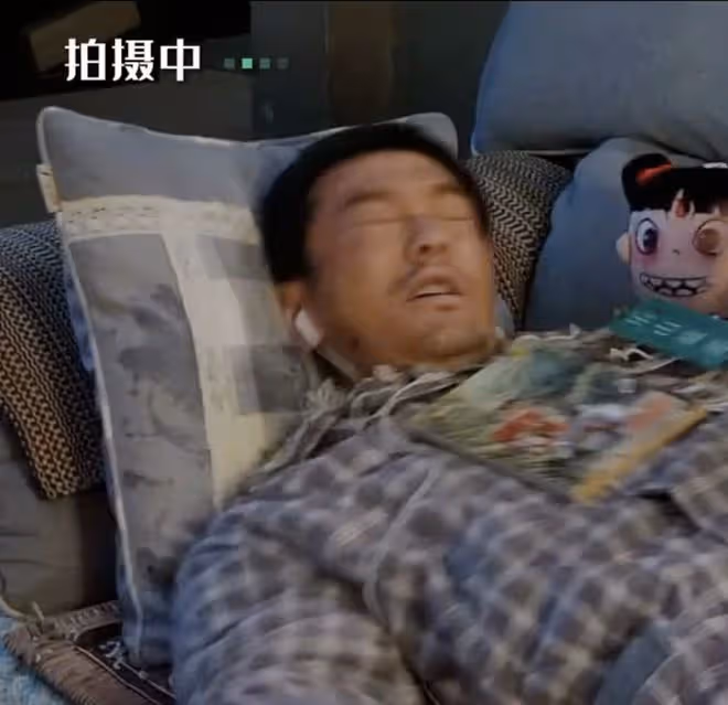 黃曉明拍戲太敬業,主動要求被泡麵潑滿臉,耐心安撫小演員顯父愛