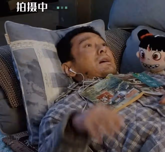 黃曉明拍戲太敬業,主動要求被泡麵潑滿臉,耐心安撫小演員顯父愛