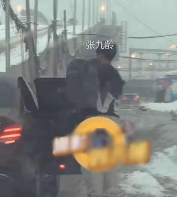 又一德雲社演員被曝戀愛!獲高挑美女開豪車接送,兩人疑似同居
