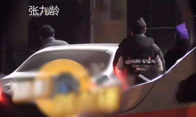 又一德雲社演員被曝戀愛!獲高挑美女開豪車接送,兩人疑似同居