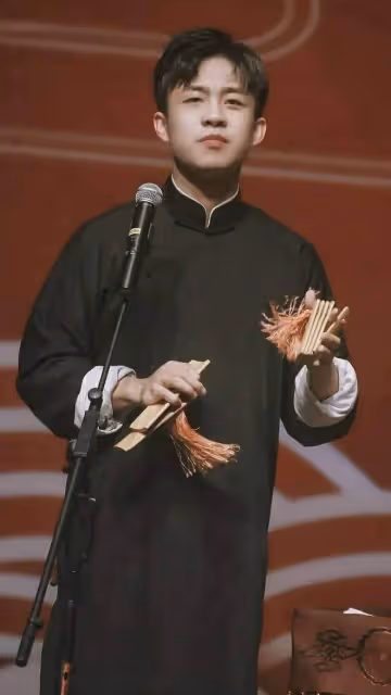 又一德雲社演員被曝戀愛!獲高挑美女開豪車接送,兩人疑似同居