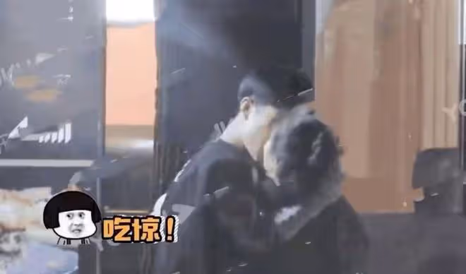 又一德雲社演員被曝戀愛!獲高挑美女開豪車接送,兩人疑似同居
