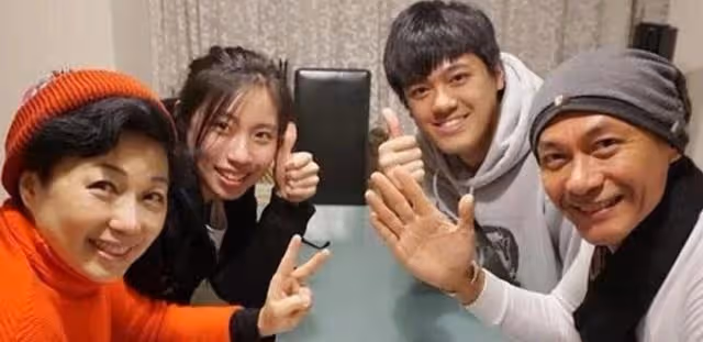 曾抗拒星二代頭銜!知名港星愛女被曝出道當歌手,唱歌自小有天分