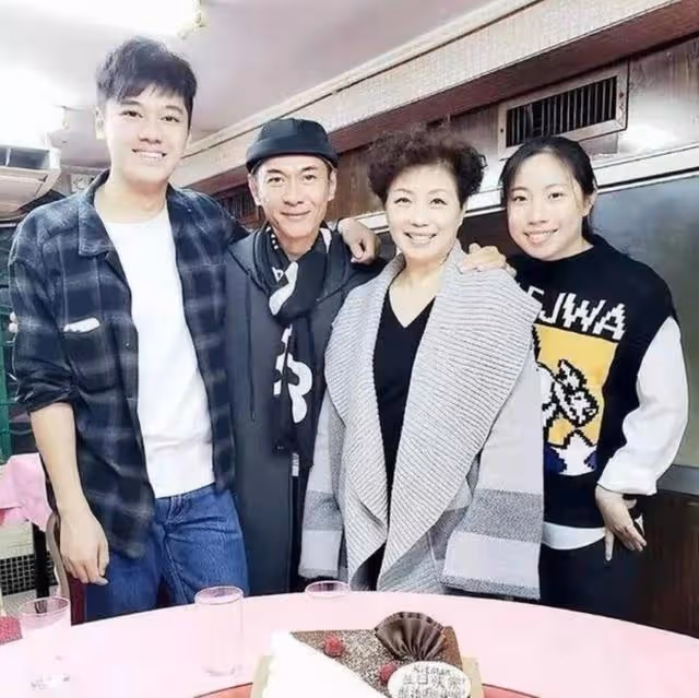 曾抗拒星二代頭銜!知名港星愛女被曝出道當歌手,唱歌自小有天分