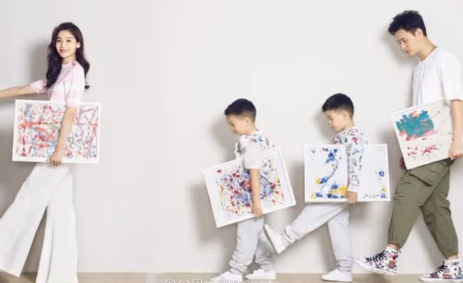 他們在劇中演母子，現實卻是夫妻，給雙胞胎孩子取名「一模一樣」