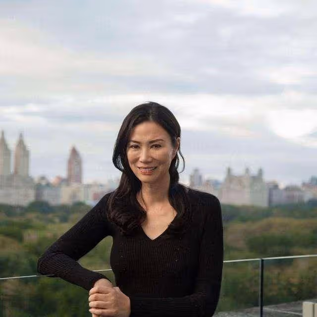 鄧文迪嫁大37歲千億富豪默多克，靠女兒爭到2百億家產