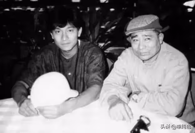 哥哥是天王!劉德華親弟「打扮親民」外表大不同 兄弟齊心「一個在前一個在後」身價破億仍節儉