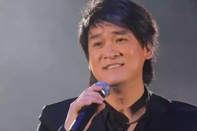 看起來比兒子年輕!周華健曬「父子合照」為愛子慶生 混血兒「絡腮鬍一刮」網讚:和媽媽一模一樣