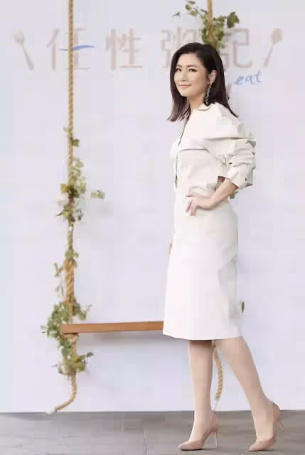 Selina官宣新戀情！離婚5年後開啟7歲之差「姐弟戀」甜曝：去年就開始交往啦