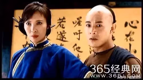 她是李連杰最敬愛的「媽媽」!謝霆鋒老爸一輩子都狂追不到的女人!如今白髮蒼蒼與鍾楚紅站在一起美貌卻不輸她