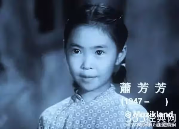 她是李連杰最敬愛的「媽媽」!謝霆鋒老爸一輩子都狂追不到的女人!如今白髮蒼蒼與鍾楚紅站在一起美貌卻不輸她