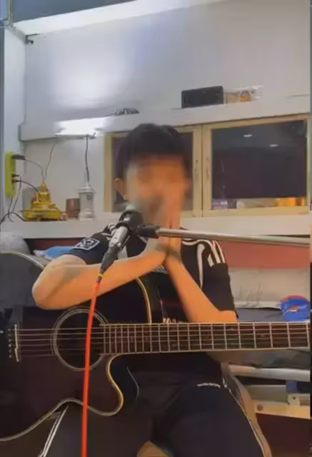 只剩我一個人！12歲男童開直播賣藝「籌亡父喪葬費」數度淚灑現場，畫面讓全網揪心