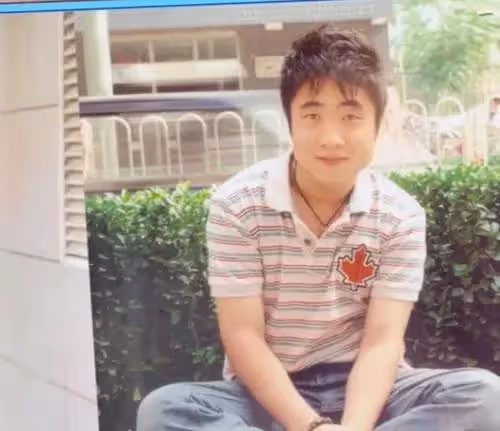 喬杉的故事：落魄時妻子擺地攤養他，成名後給岳父岳母買房