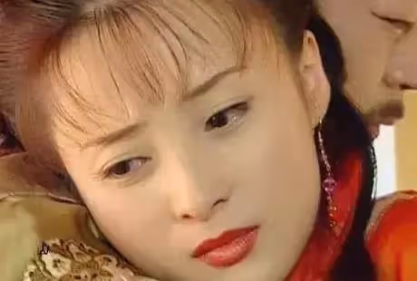 母親都是高顏值，孩子卻各有長法，李嘉欣的基因也救不了